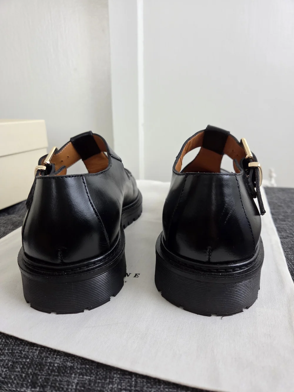 Sézane Violette Babies in Glossy Black - Picture 3 of 8